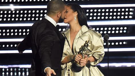 Rihanna Kissing Drake