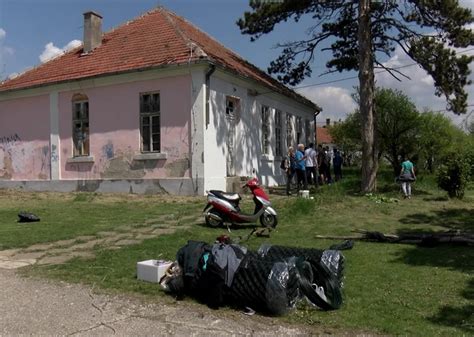 РТК | Акција уређења дворишта школе у Петровцу