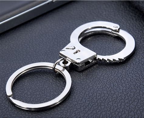 High Quality Unique Handcuffs Keychain Keyrings Newzinc Alloy Lover