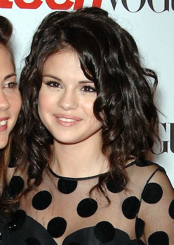 Celebrity Hairstyle Trends 2011 Selena Gomez Medium Short Hairstyles
