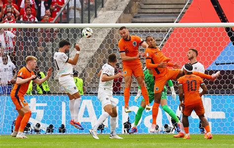 Hasil Euro Malen Cetak Gol Bunuh Diri Belanda Tertinggal Vs