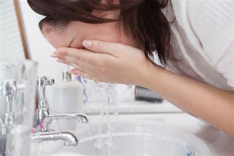 4 Common Mistakes People Make When Washing Their Face Fabfitfun