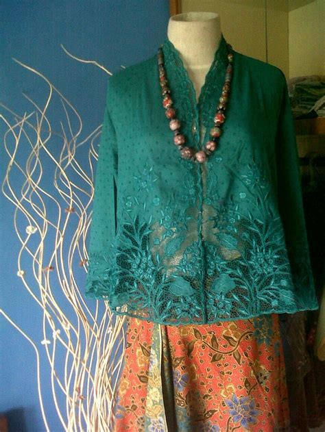 Cara membuat desain bordir kerah baju koko berdasarkan polaподробнее. Kebaya Encim Bordir Online - Ceria Bulat r