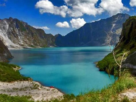 Scaling an active volcano in the philippines » i've been bit :: The crater of Mt. Pinatubo is a serene lake of aquamarine ...