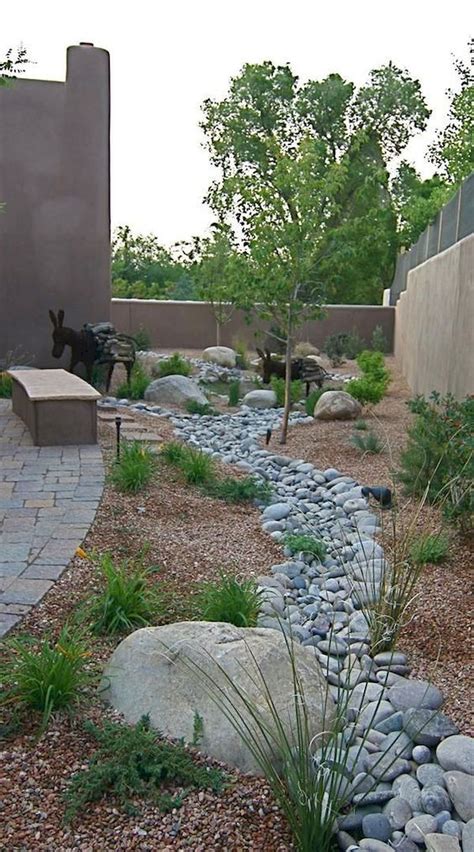 Fresh And Beautiful Side Yard Landscaping Ideas On A Budget 05 Side