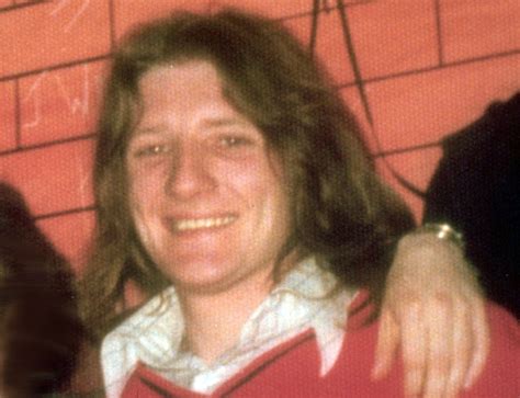Bobby sands was the leader of the 1981 hunger strike in which irish republican prisoners protested. Biografia di Bobby Sands