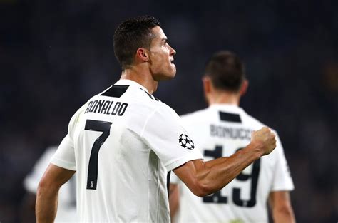 وتلقى اليوفي صدمة أخرى بتعرض لاعبه بيانيتش للإصابة ليتم تبديله باللاعب رودريجو بينتانكور، قبل نهاية الشوط الأول. اليوفي أمام تحد صعب | صحيفة المواطن الإلكترونية