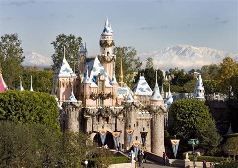 Photo Gallery Disney Castles That Have Been Covered In Real Snow