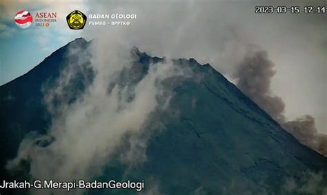 Gunung Merapi Luncurkan Kali Guguran Lava Pijar Hari Ini Parboaboa