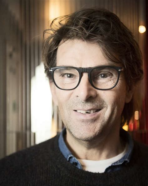 Makalösa tolkningar, känslosamma berättelser och kreativa upptåg väntar när några sveriges mest folkkära artister samlas för en sommar utöver det vanliga. Niklas Strömstedt-arkiv - Skönhetsredaktörerna
