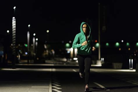 Surviving the hazards of night running | Triathlon Magazine Canada