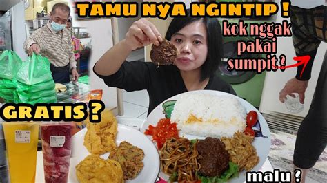 PAMIT MAJIKAN KE WARUNG DAPAT NASI GRATIS EHHH PAS MAKAN ADA YANG NGINTIP Nasikotak Rendang