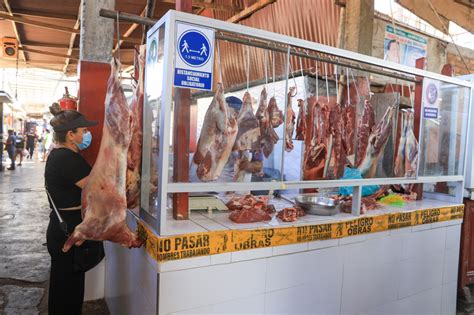 verifican protocolos de bioseguridad en puestos de venta de carnes del mercado alfonso ugarte