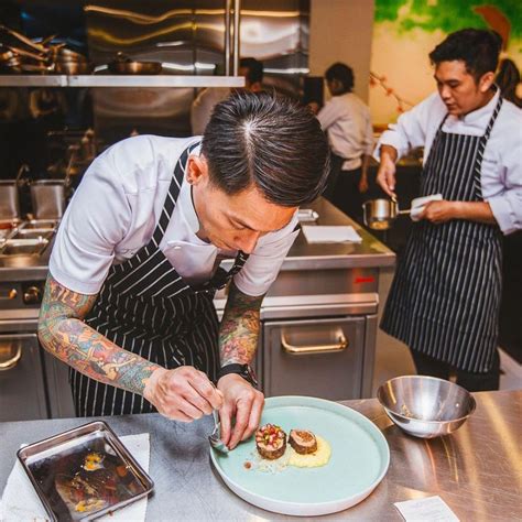 Junior rorimpandey atau biasa dikenal dengan nama chef juna adalah seorang koki profesional kelahiran manado, 20 juli. Kisah Chef Juna, Mau Jadi Pilot tak Punya Uang, Beralih ke ...