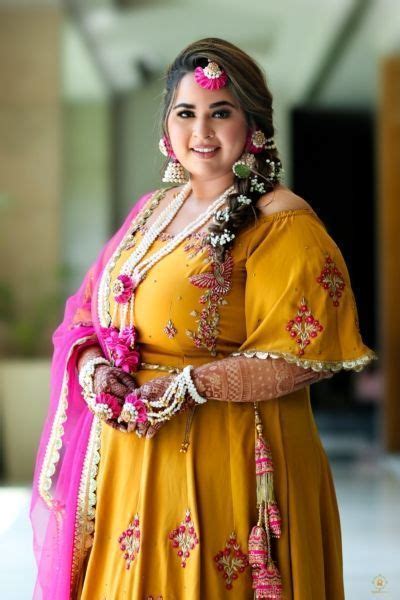 Boho Chic Indian Wedding Mehndi Outfit In 2020 Gowns For Plus Size Women Plus Size Lehenga