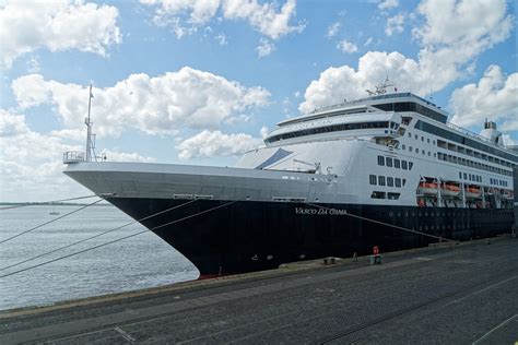 Vasco da gama is best known as commander of the portuguese fleet that pioneered the exclusively sea route from portugal to the west coast of india and, . Vasco da Gama | Kreuzfahrtschiff-Bilder