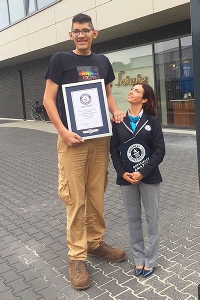 El Hombre Con Los Pies Más Grandes Del Mundo Habla Sobre Sus Sueños