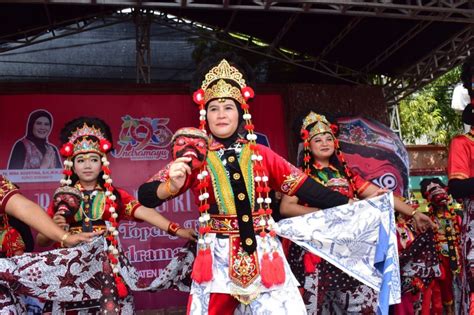 Hari Jadi Indramayu Ke 495 Pemkab Indramayu Pecahkan Rekor Muri Tari Topeng Kelana Dinas