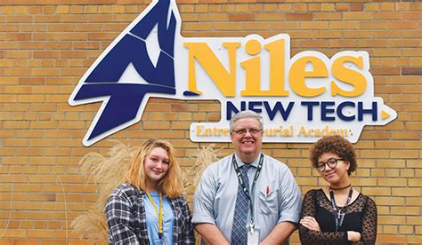Niles New Tech Students Work To Impact Local Nonprofit City Leader