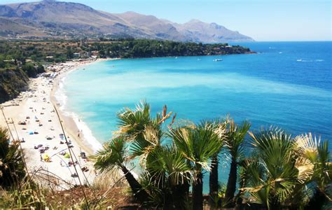 Scopello is a pretty hamlet in sicily, just above the beautiful cove of the tonnara di scopello, one of the island's most perfect views. Spiaggia Guidaloca - Spiagge e Cale di Scopello - Cosa ...