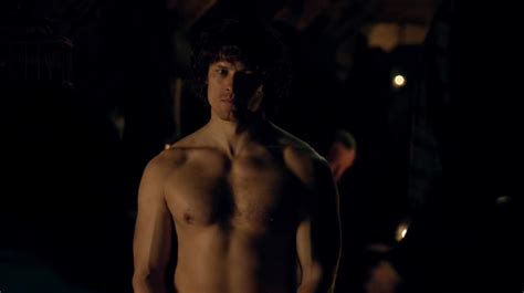 Auscaps Sam Heughan Shirtless In Outlander Rent