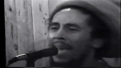 Miami, 11 de maio de 1981), foi um cantor, guitarrista e compositorjamaicano, o mais conhecido músico de reggae de todos os tempos, famoso por popularizar o gênero. Bob Marley ♕ Bad Card Kingston Jamaica 1980 HD ♫ - YouTube