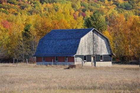 Michigan Nut Photography Old Barns And Log Cabins Autumn Barn In The