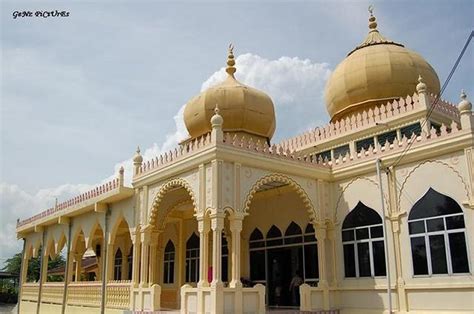 Mercu umat islam khususnya di masjid tanah melaka. Putera Lapis Mahang: Malaysia Tanah Air Ku: 048 SENIBINA ...
