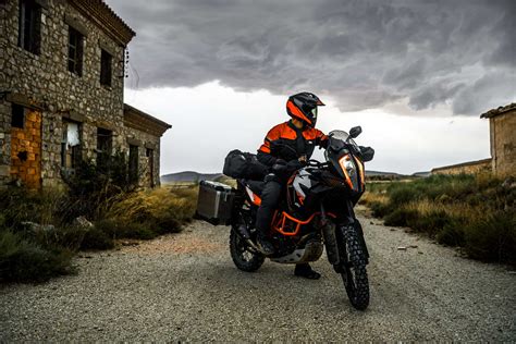 The 5 best touring motorcycles. 2019 KTM 1290 Super Adventure R Guide • Total Motorcycle