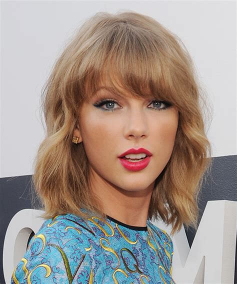 Taylor Swift Medium Wavy Dark Copper Blonde Hairstyle With Blunt Cut Bangs