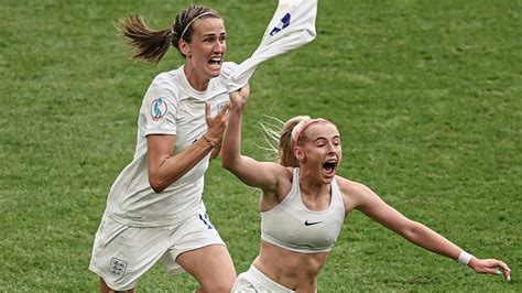 England Lioness Chloe Kellys Iconic Celebration In Euro Win Sees
