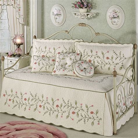 Pretty Posy Floral Quilted Daybed Bedding Set In 2020 Daybed Bedding