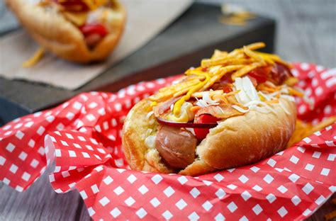 All Dressed Hot Dog In A Basket Creative Commons Bilder