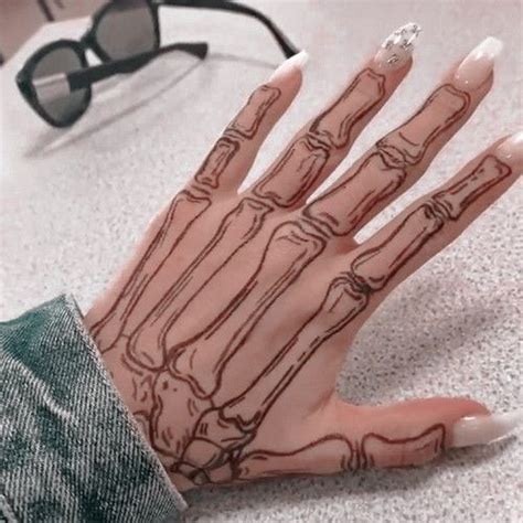 Pin By Sakura Harana On Cele Mai Tari Poze Skeleton Hand Tattoo Hand