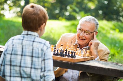 5 Juegos Mentales Para Disfrutar Entre Abuelos Y Nietos