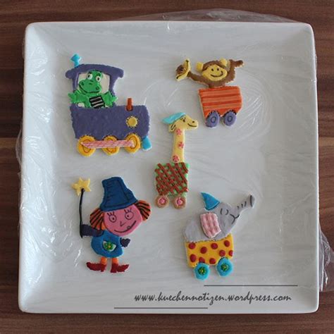 Das kleine niedliche, blaue kika häschen ist eine wunderbare erfindung des kika kanals der vor einigen jahren. 2. Geburtstag - Vorarbeit - Kikaninchen Cake Topper ...