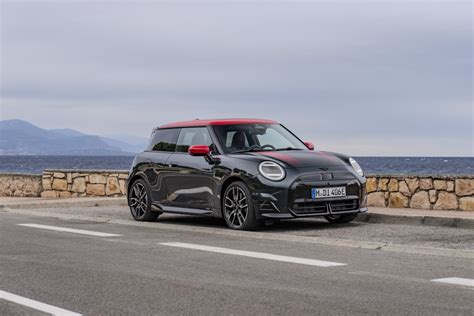 Mini Cooper Se Jcw Unveiled With More Hype Than Horsepower Arenaev