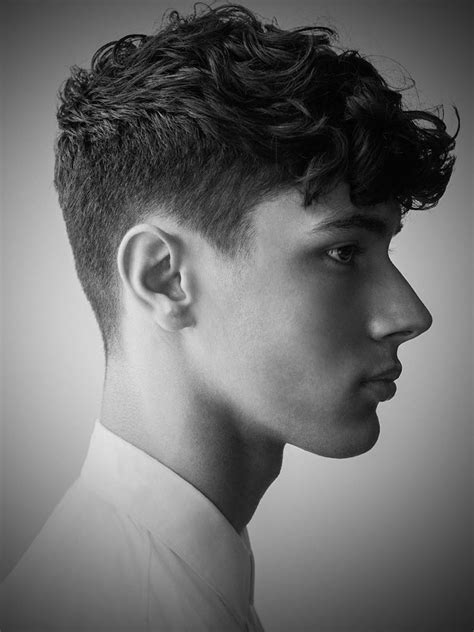The Perfect Haircut For Men With Wavy Hair