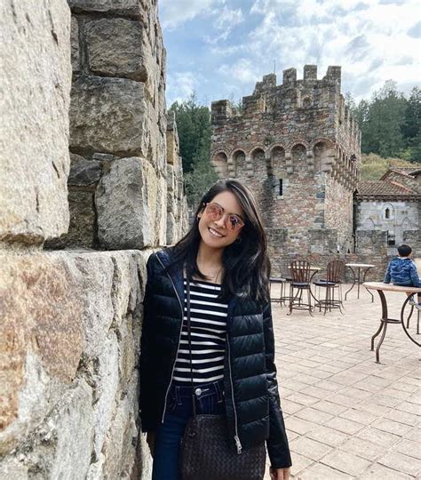 10 Fashion Maudy Ayunda Saat Kuliah, Kasual & Menarik ...