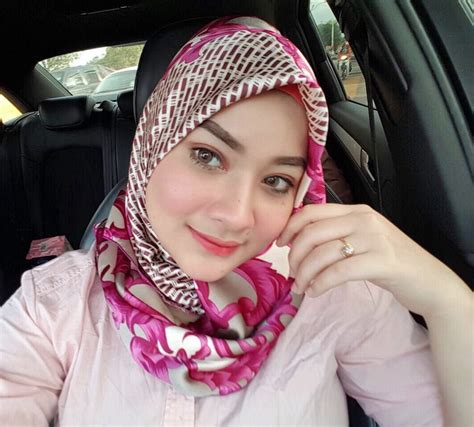 Bio i'm not that typical, i'm just rare. Tudung cantik dari @ginchu_scarves by @linabaharin ...
