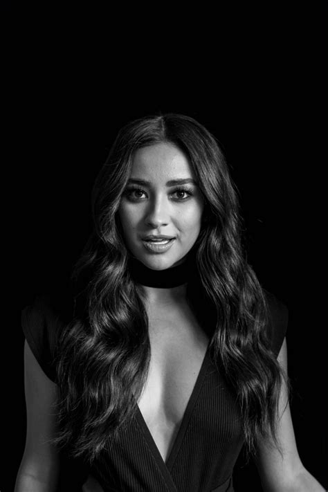 Shay Mitchell Photo 853 Of 1773 Pics Wallpaper Photo 849786 Theplace2