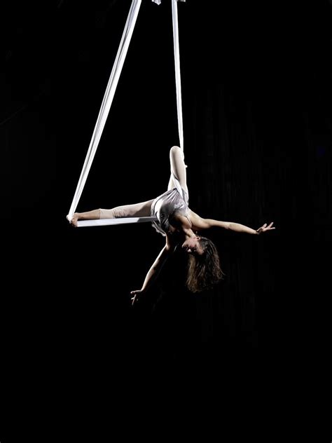 Tanya Brno Aerialist Cirque Tissu Aerien Cirque Du Soleil
