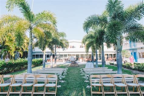 Detta hotell vid stranden har 3 stjärnor och ligger i st. A Postcard Inn Wedding in St. Petersburg, Florida