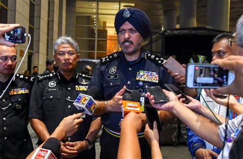 Mr najib has also said strenuously that he did nothing wrong. Vụ ông Najib: Cảnh sát Malaysia mỏi tay đếm tiền tịch thu ...