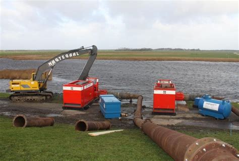 Just go unfder the car , locate the drain pipe and intruduce a wire or something similar to unclogg it. Pin van Coen Weststrate op oude & nieuwe graafmachines | Nieuws