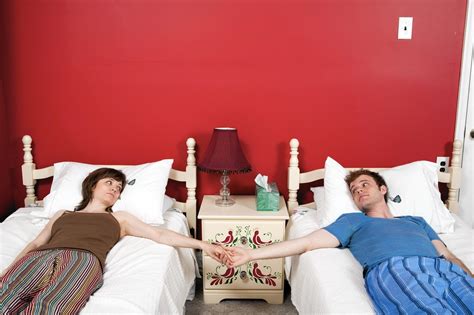 Happy couples, separate beds: The joy of sleeping apart - Chicago Tribune