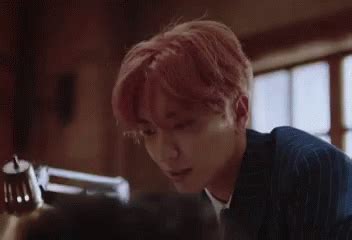 Discover all images by kpop. The perfect Leeteuk Suju ShakeHead Animated GIF for your ...