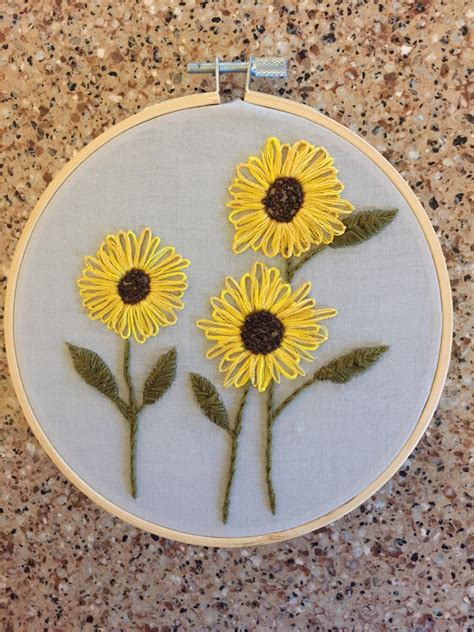 Maybe you would like to learn more about one of these? My second sunflower embroider for a graduation gift ...
