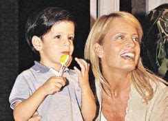 Máximo saúl menem bolocco, único hijo de la pareja, tiene ahora 14 años. De Exclusiva: Dan de alta a Cecilia Bolocco y a Máximo ...
