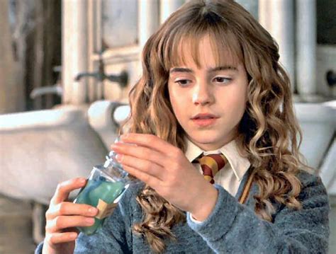 Emma Watson Age In Harry Potter 1 - Emma in "Harry Potter And The Chamber Of Secrets" | Hermione granger